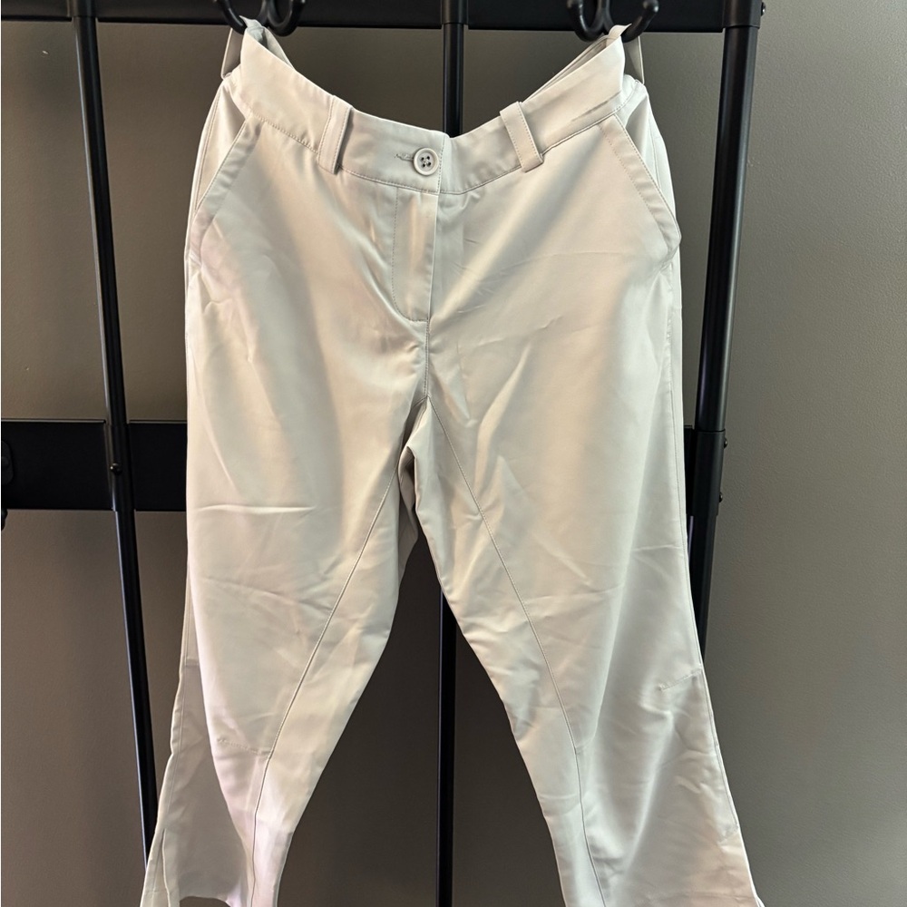 Stylish Cream Golf Capris Women